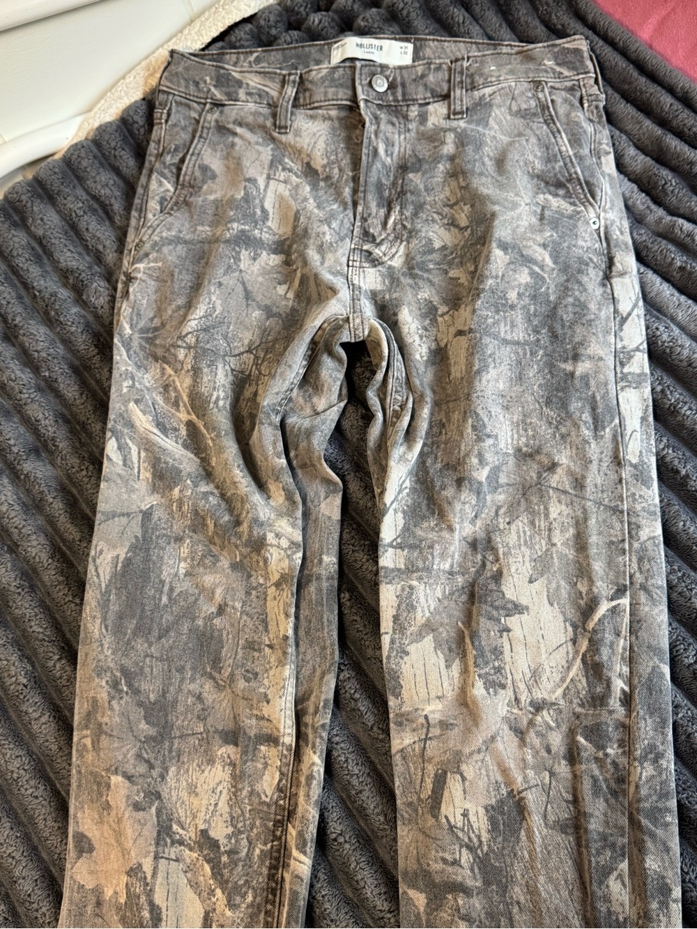 Hollister Men's Loose Relaxed Camo Jeans